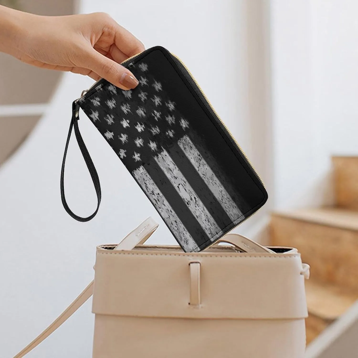 Women's Vintage Retro American Flag Black PU Leather Clutch with Wristlet, 7.8x4.1x1.4 Inch Compact Wallet for Daily Essentials, Fashionable and Functional Design