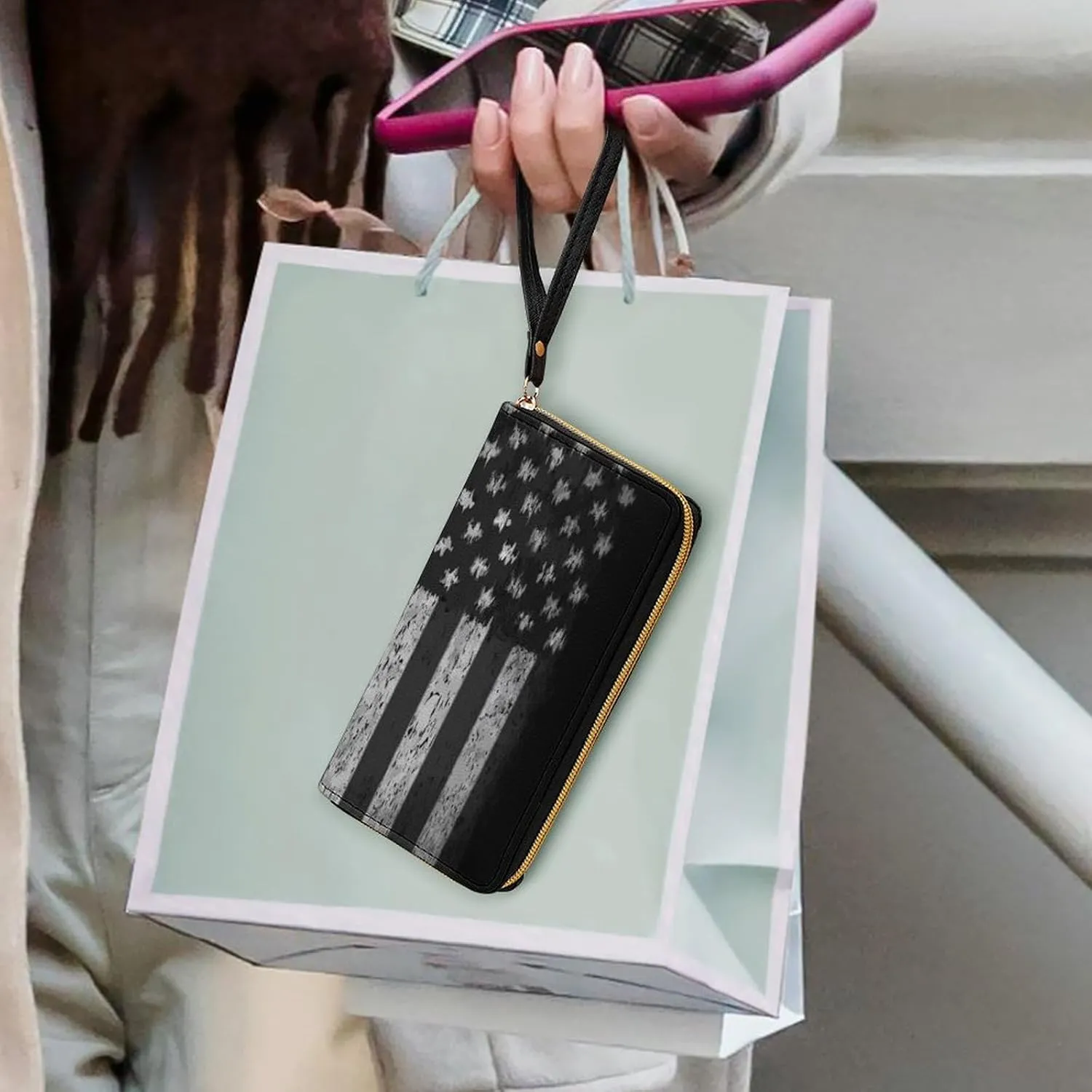 Women's Vintage Retro American Flag Black PU Leather Clutch with Wristlet, 7.8x4.1x1.4 Inch Compact Wallet for Daily Essentials, Fashionable and Functional Design